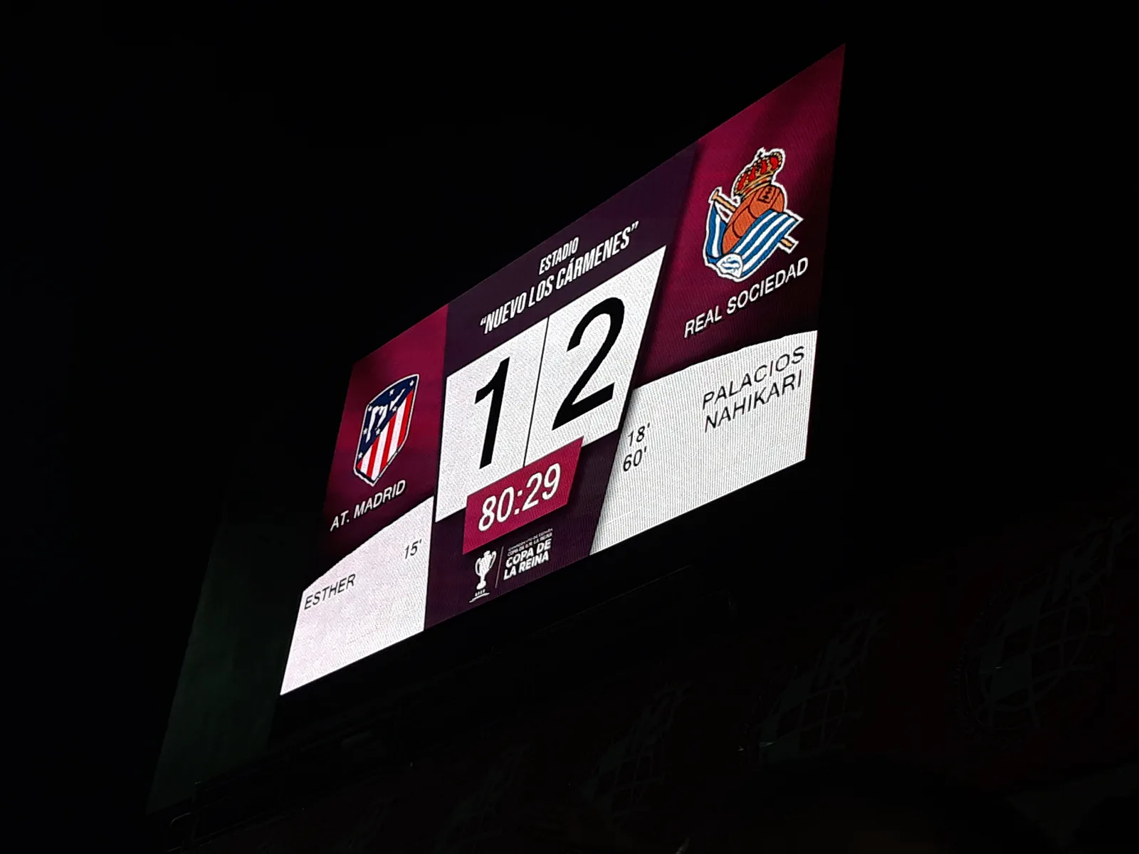 Marcador del estadio con el resultado Atlético de Madrid 1 - 2 Real Sociedad, goles de Esther y Nahikari, Copa de la Reina 2019